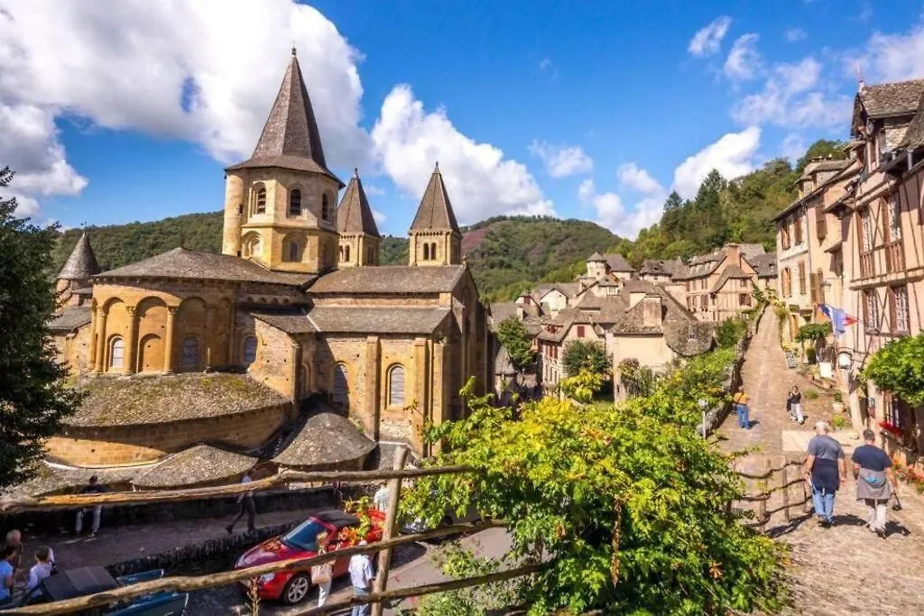 Holiday home Maison De Campagne Dans Un Ecrin De Verdure Conques-en-Rouergue France